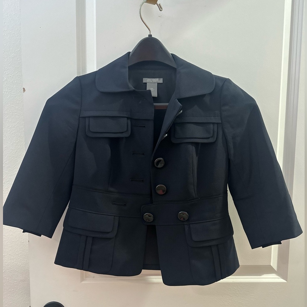 Ann Taylor Navy Wool Blazer Jacket Cropped Button Front Flap Pocket Size 00P - Picture 2 of 7